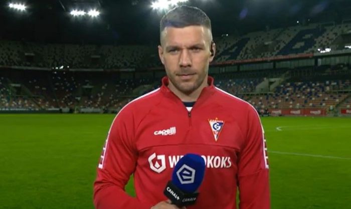 Lukas Podolski wbił kolejną bolesną szpile władzom Zabrza. Takie warunki mają młodzi piłkarze Górnika. Okropne