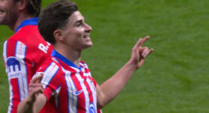 Julian Alvarez bohaterem głośnego transferu! Nie chodzi o Barcelonę. Ta oferta giganta może przekonać Atletico Julian Alvarez bohaterem głośnego transferu! Nie chodzi o Barcelonę. Ta oferta giganta może przekonać Atletico