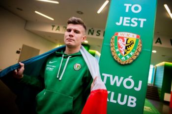 Skandal we Wrocławiu. Piłkarze Śląska brutalnie pobici w centrum miasta Skandal we Wrocławiu. Piłkarze Śląska brutalnie pobici w centrum miasta