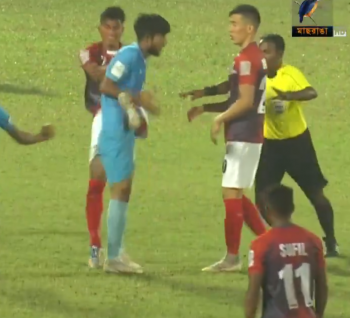 Szokujące sceny na boisku. Wielka awantura zamiast meczu piłkarskiego (WIDEO) Szokujące sceny na boisku. Wielka awantura zamiast meczu piłkarskiego (WIDEO)