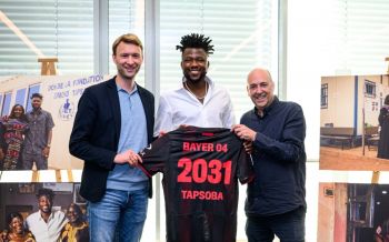 Edmond Tapsoba zostaje w Bayerze Leverkusen na dłużej Edmond Tapsoba zostaje w Bayerze Leverkusen na dłużej