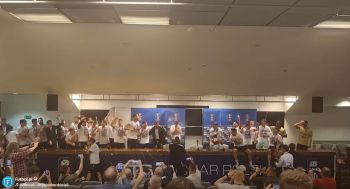 Sceny na konferencji prasowej Michala Gasparika i Lukasa Podolskiego po wygraniu przez Górnika Zabrze STS Pucharu Polski (VIDEO) Sceny na konferencji prasowej Michala Gasparika i Lukasa Podolskiego po wygraniu przez Górnika Zabrze STS Pucharu Polski (VIDEO)