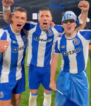 Prosto z fety mistrzowskiej w Portugalii na egzamin. Piłkarz FC Porto zdaje maturę w Białymstoku Prosto z fety mistrzowskiej w Portugalii na egzamin. Piłkarz FC Porto zdaje maturę w Białymstoku