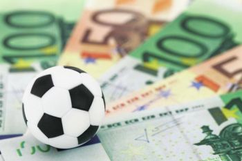 Miliony leżą na boisku! Wielka kasa dla Lecha i Jagiellonii za awans do Ligi Europy Miliony leżą na boisku! Wielka kasa dla Lecha i Jagiellonii za awans do Ligi Europy