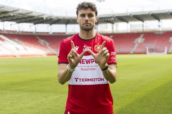 Widzew Łódź sprowadził kolejnego piłkarza. Był nawet w Interze, ale tam się nie przebił Widzew Łódź sprowadził kolejnego piłkarza. Był nawet w Interze, ale tam się nie przebił